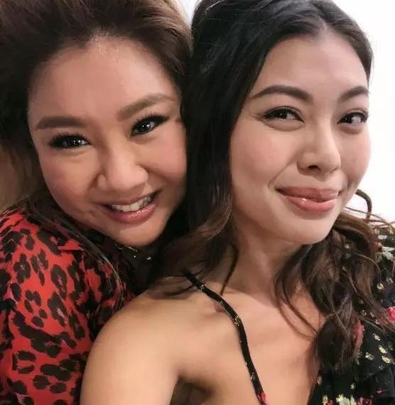 沈殿霞女儿最新照片,沈殿霞女儿的成长印记，最新照片展现的温暖瞬间，沈殿霞女儿的成长印记，最新照片展现的温暖瞬间与成长历程